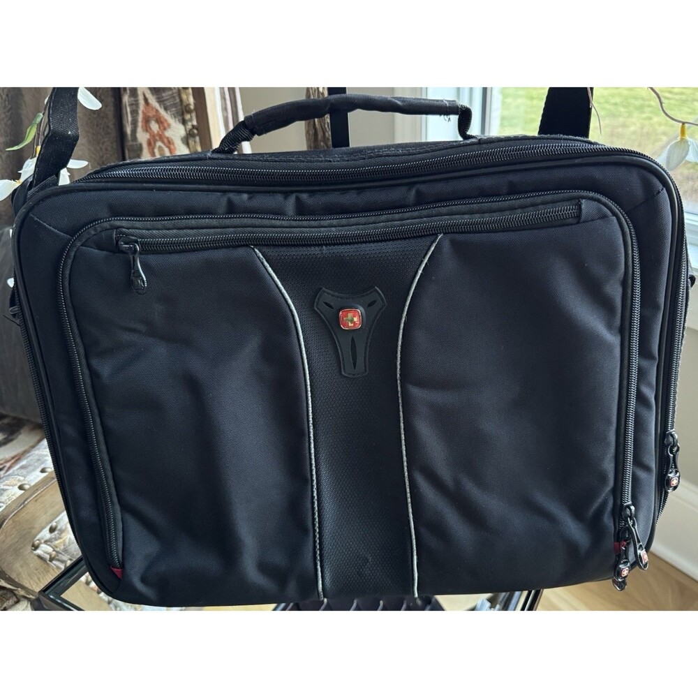 Wenger Swiss Gear Black Jasper Computer Case Shoulder Bag 17.5 x 3.5 x 13